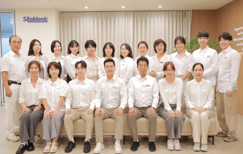 실로바이오닉 팀 단체 사진