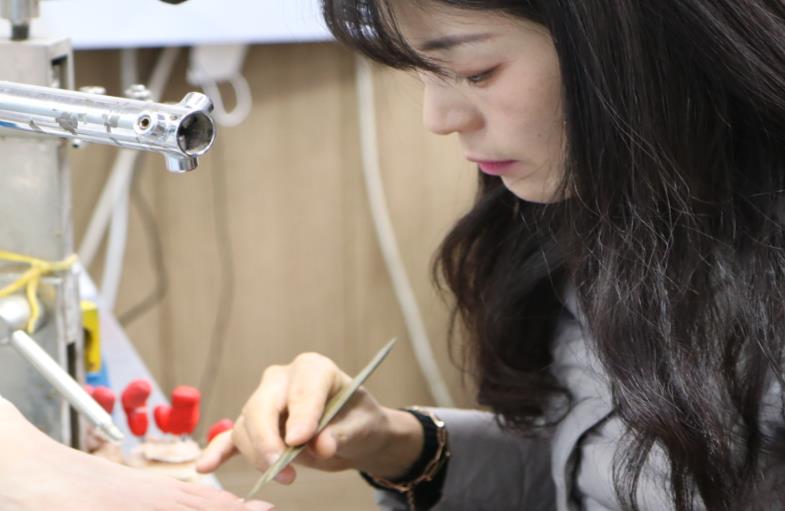 Handcrafting a silicone prosthesis
